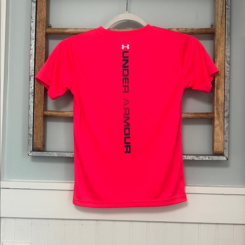 Boys under Armour performance T-shirt, size 7